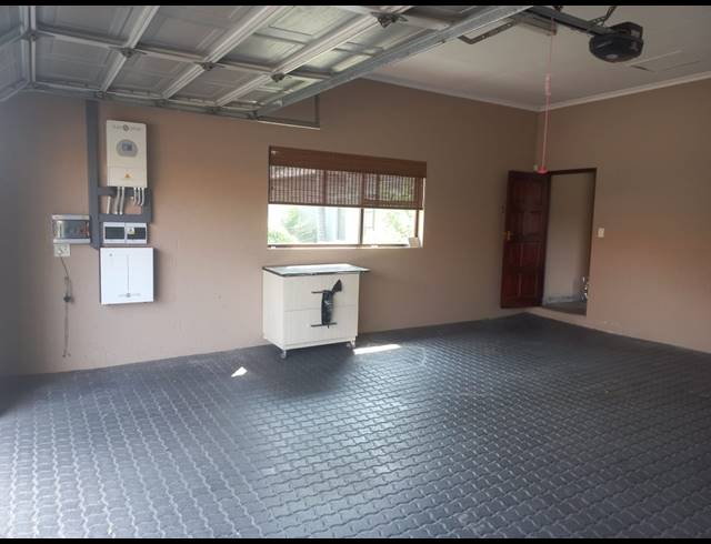 3 BEDROOM HOUSE TO LET IN SONNEVELD